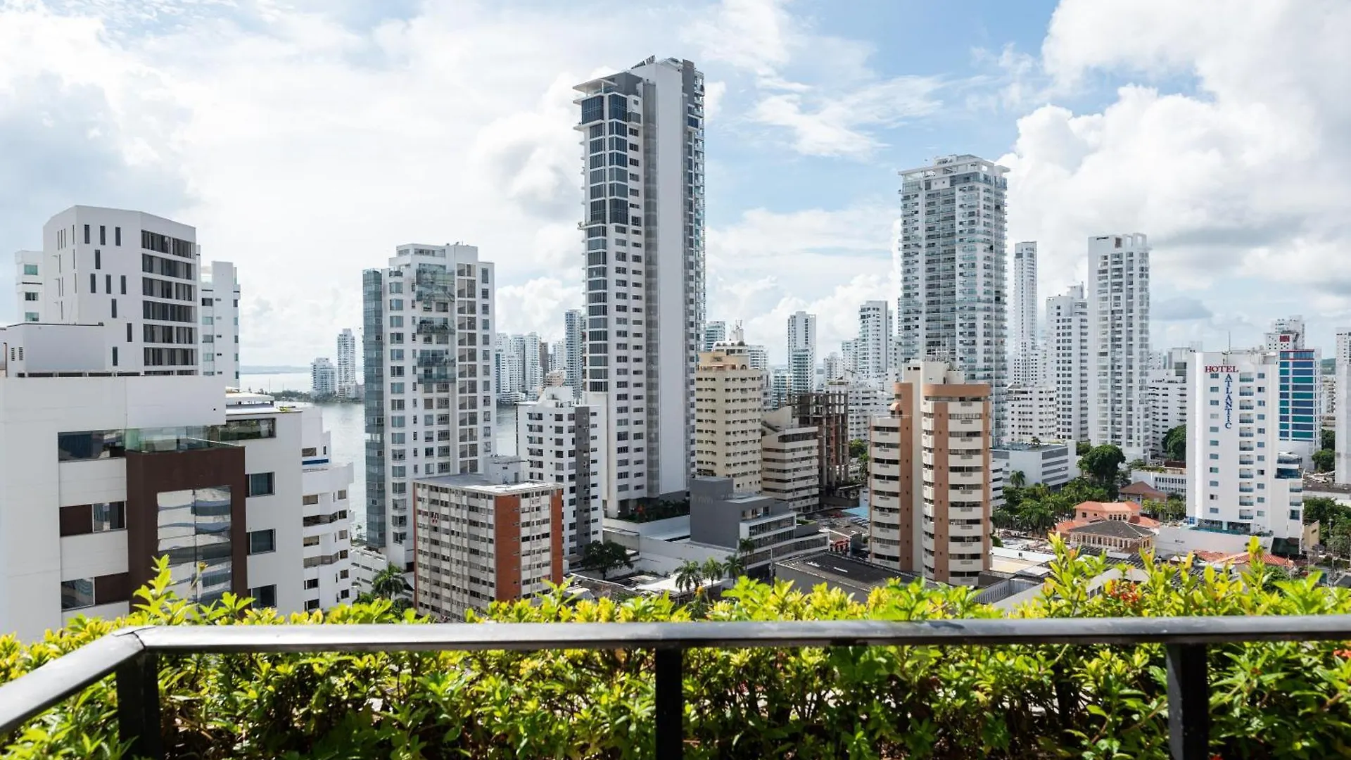 Apartamento En Bocagrande - Piscina, Jacuzzi Y Mar Cartagena