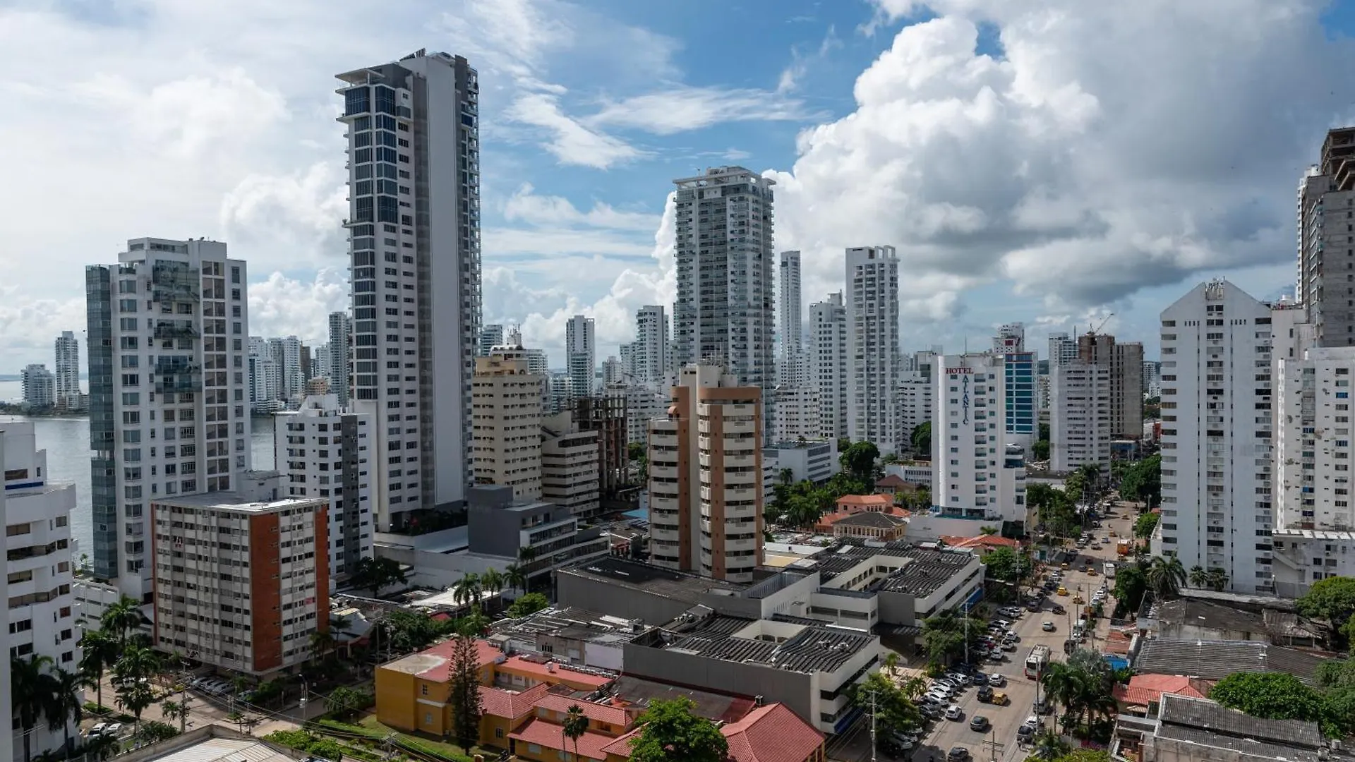 Apartamento En Bocagrande - Piscina, Jacuzzi Y Mar Cartagena 0*,